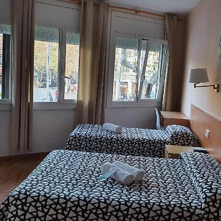 Hostal Rio De Castro Barcelona Ngoại thất bức ảnh
