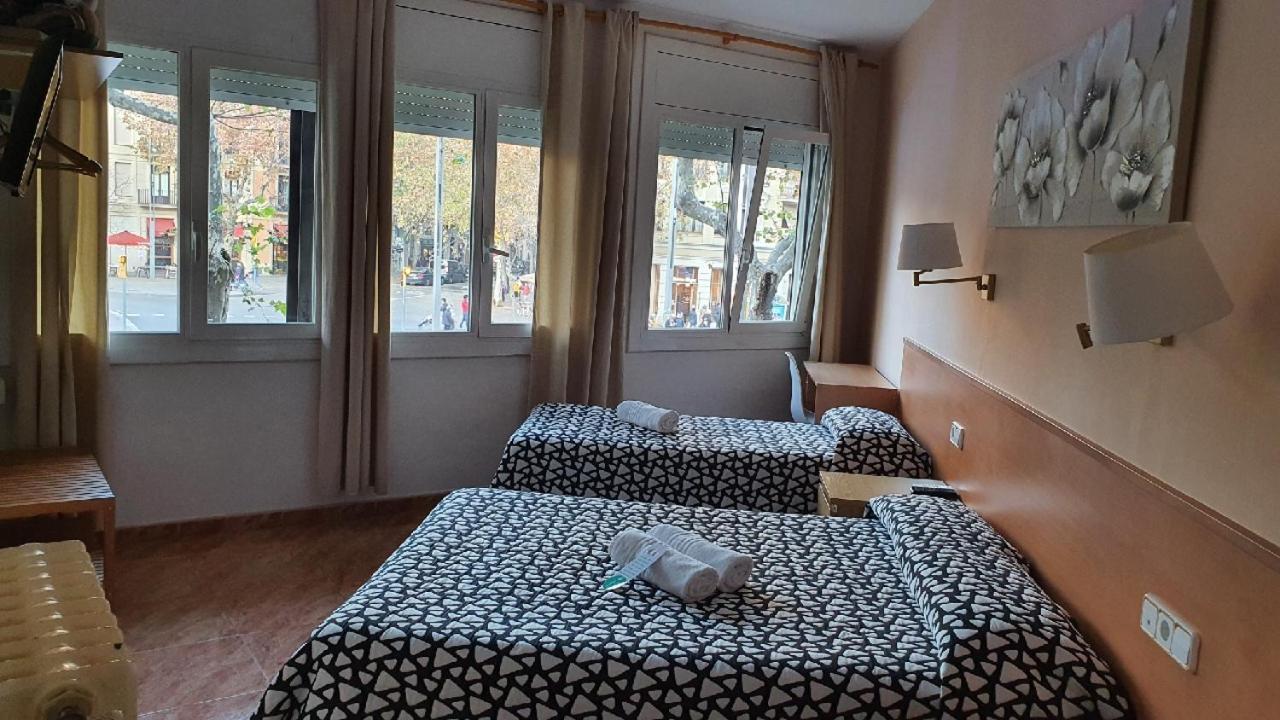 Hostal Rio De Castro Barcelona Ngoại thất bức ảnh