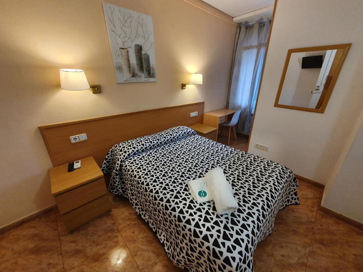 Hostal Rio De Castro Barcelona Ngoại thất bức ảnh