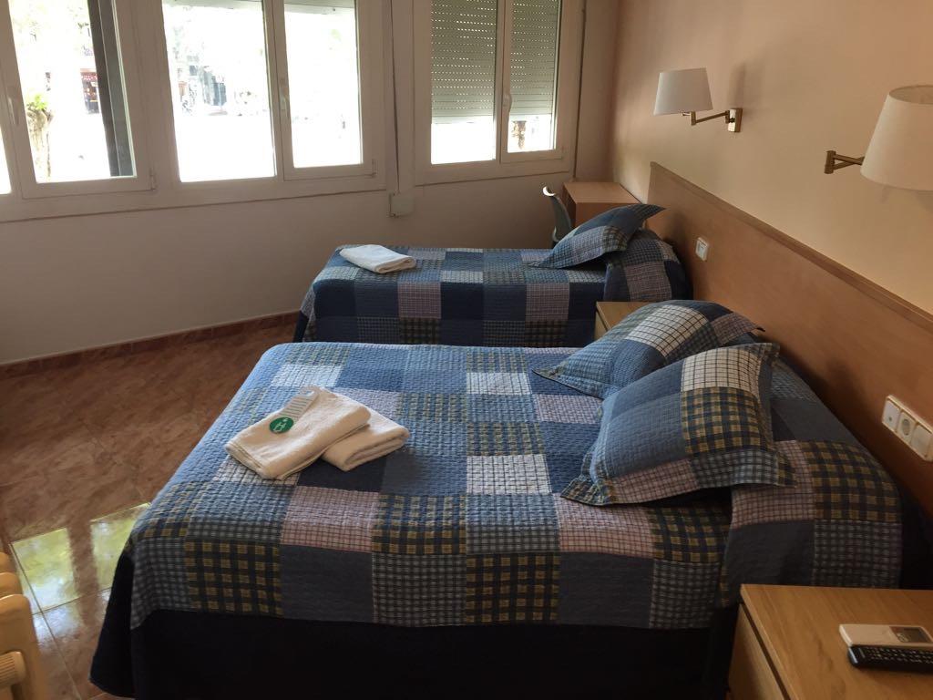 Hostal Rio De Castro Barcelona Ngoại thất bức ảnh