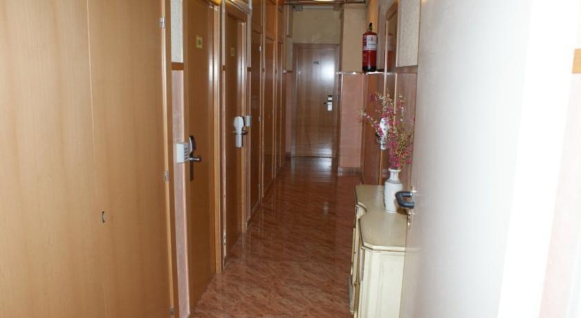Hostal Rio De Castro Barcelona Ngoại thất bức ảnh