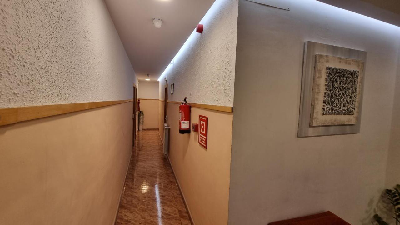 Hostal Rio De Castro Barcelona Ngoại thất bức ảnh