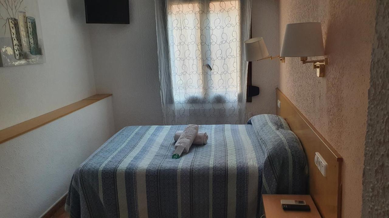Hostal Rio De Castro Barcelona Ngoại thất bức ảnh
