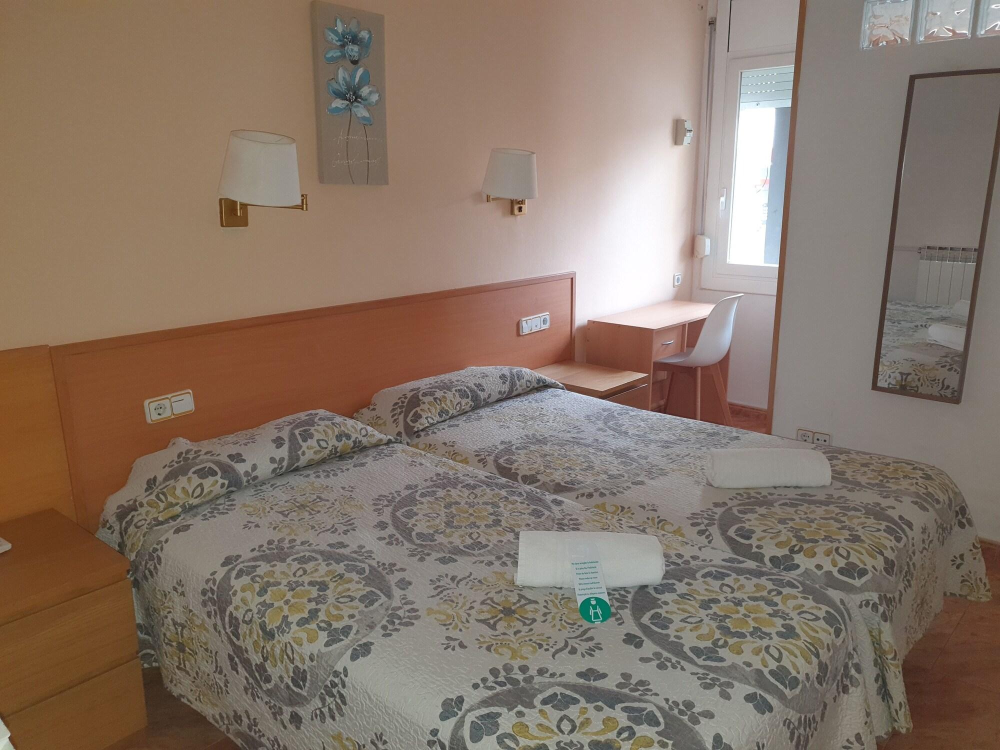 Hostal Rio De Castro Barcelona Ngoại thất bức ảnh