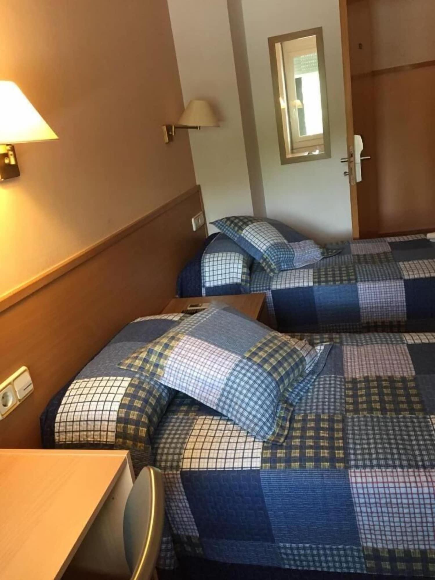 Hostal Rio De Castro Barcelona Ngoại thất bức ảnh
