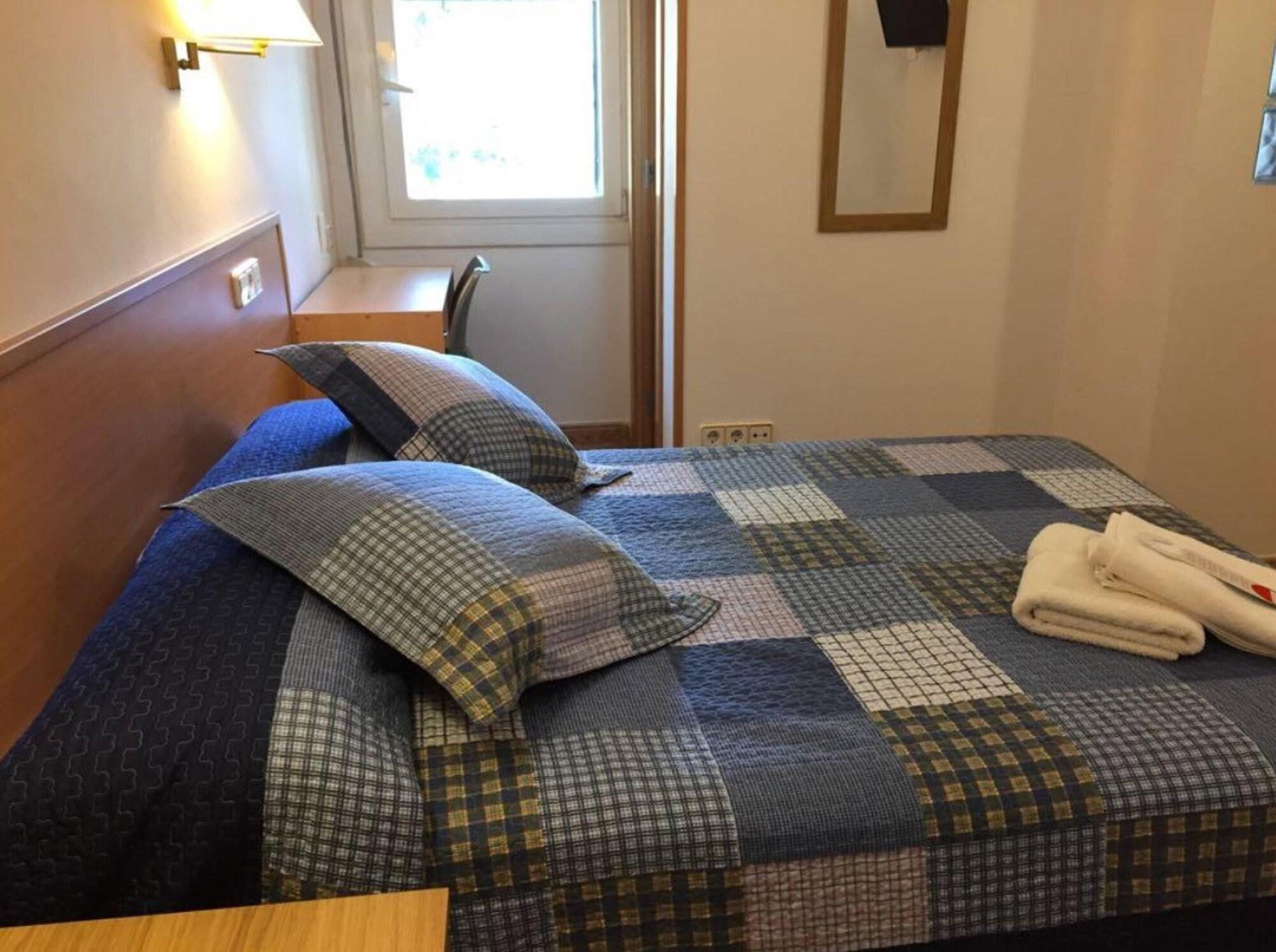 Hostal Rio De Castro Barcelona Ngoại thất bức ảnh