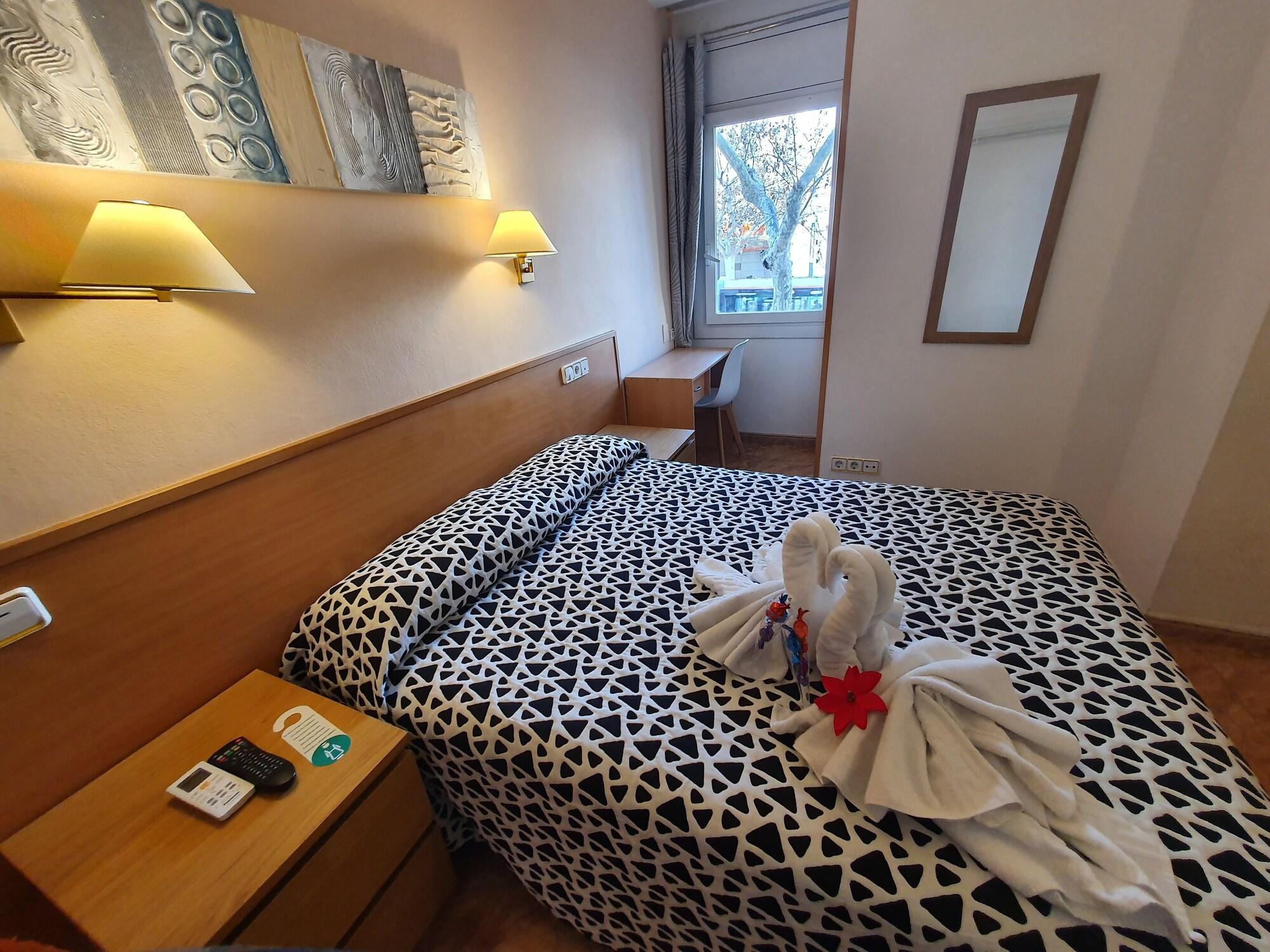 Hostal Rio De Castro Barcelona Ngoại thất bức ảnh