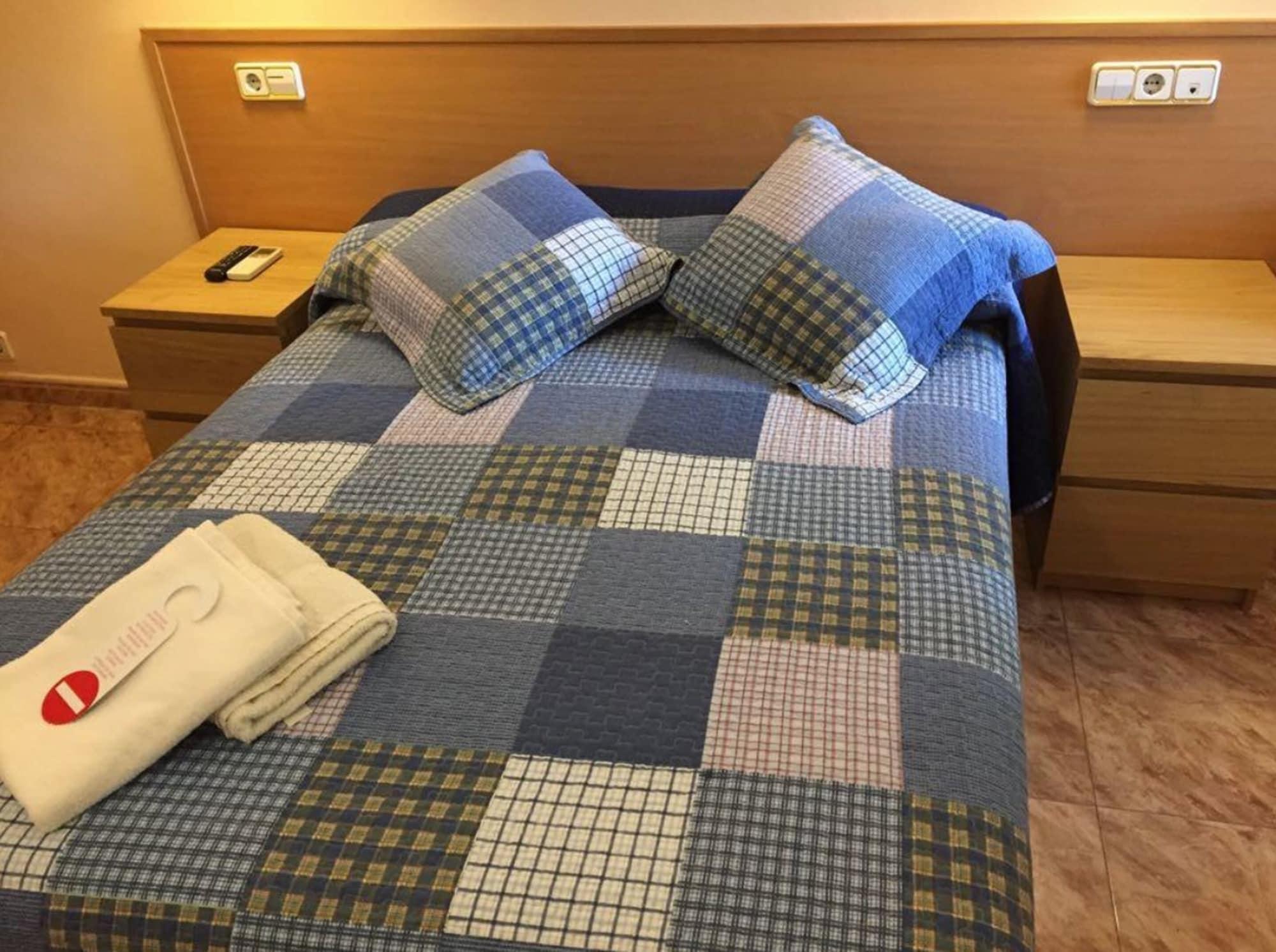 Hostal Rio De Castro Barcelona Ngoại thất bức ảnh
