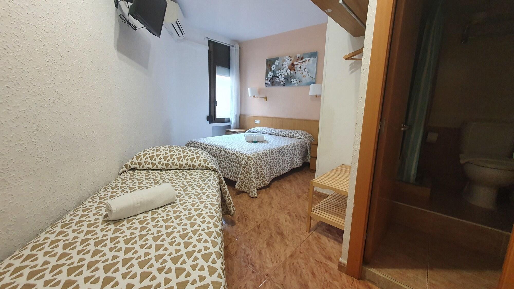 Hostal Rio De Castro Barcelona Ngoại thất bức ảnh