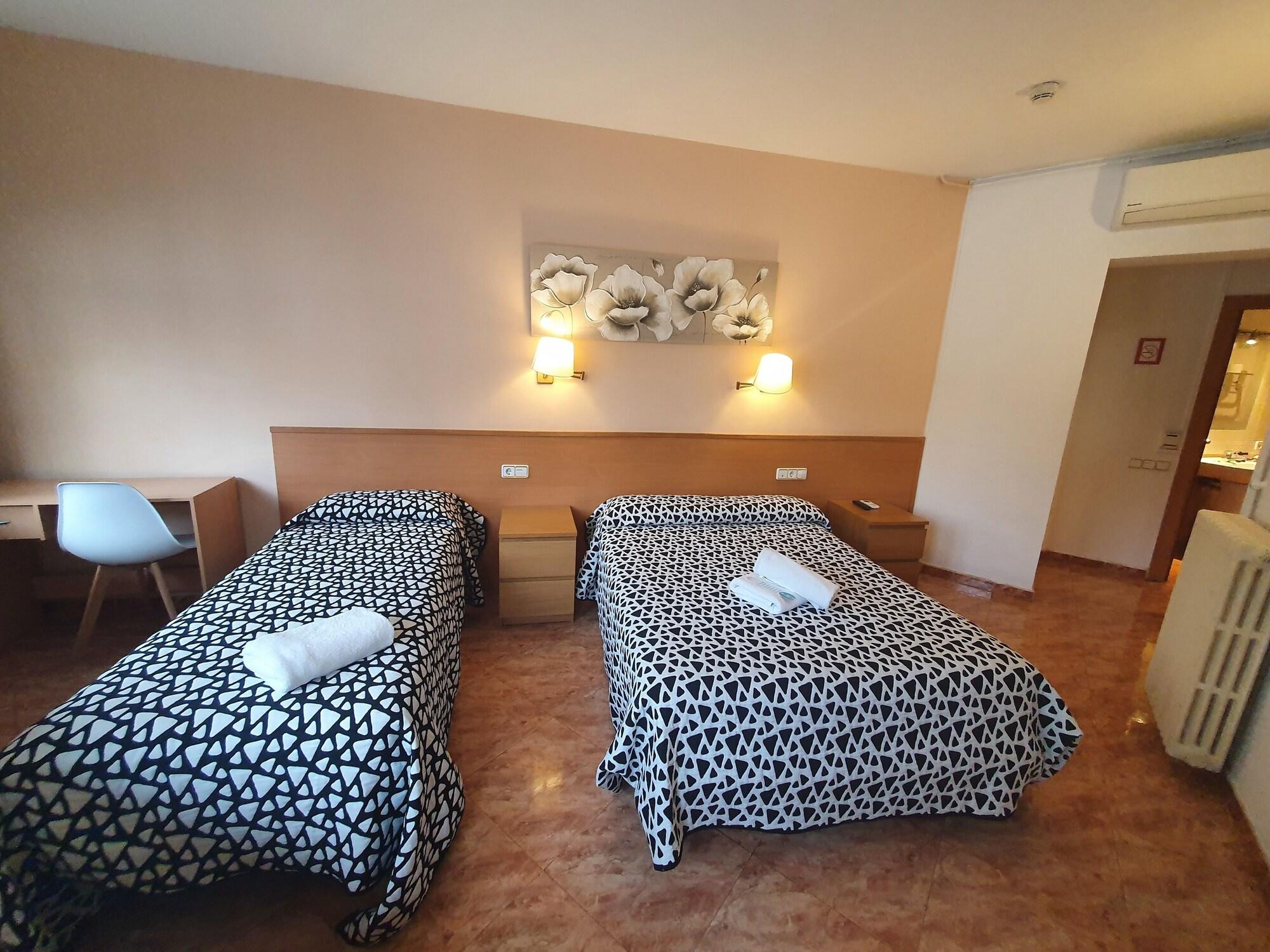 Hostal Rio De Castro Barcelona Ngoại thất bức ảnh
