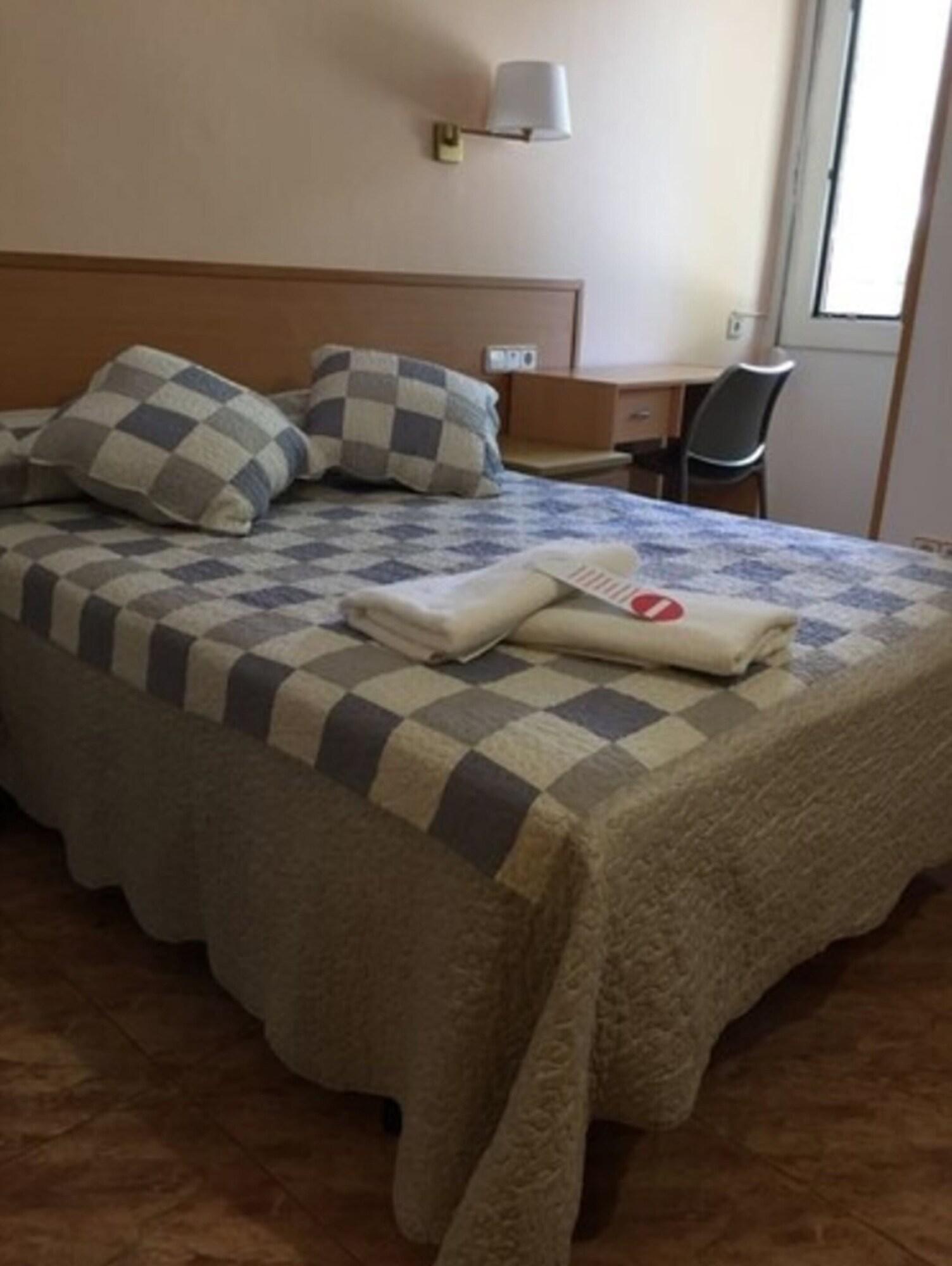 Hostal Rio De Castro Barcelona Ngoại thất bức ảnh