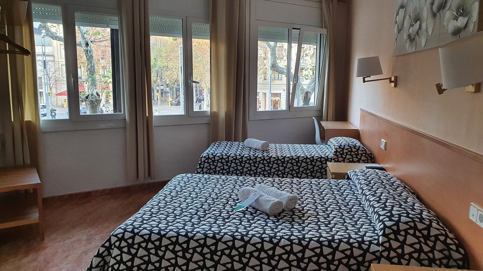 Hostal Rio De Castro Barcelona Ngoại thất bức ảnh