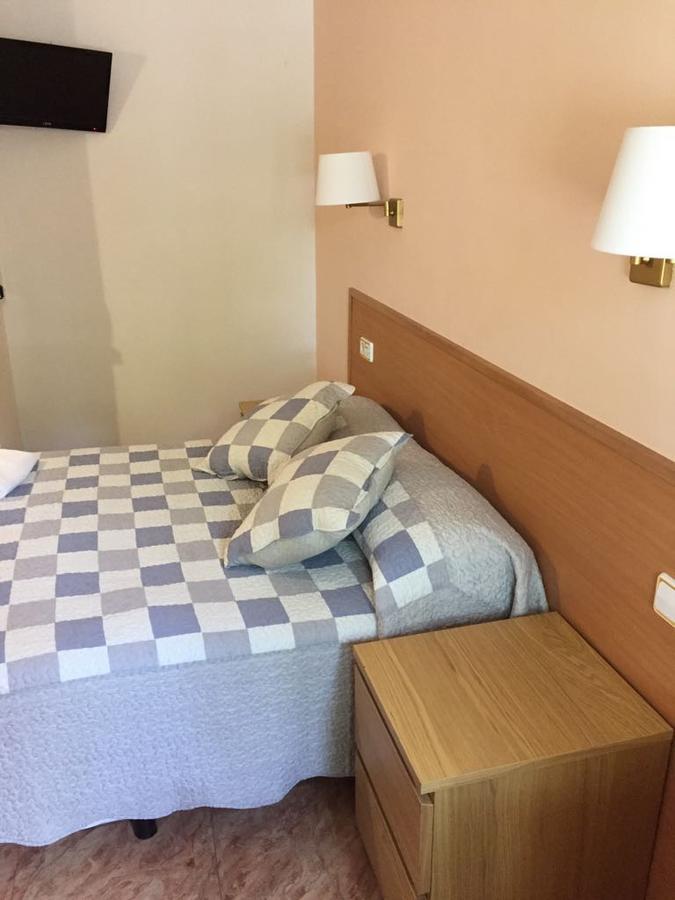 Hostal Rio De Castro Barcelona Ngoại thất bức ảnh
